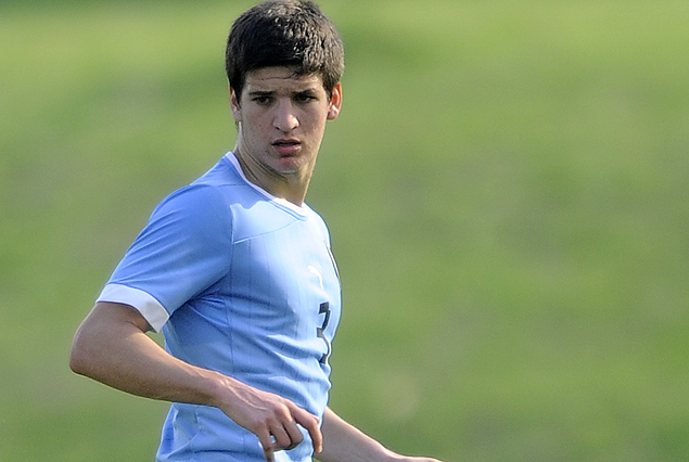 Fabricio Buschiazzo en el equipo celeste que venció a Paraguay en Asunción.
