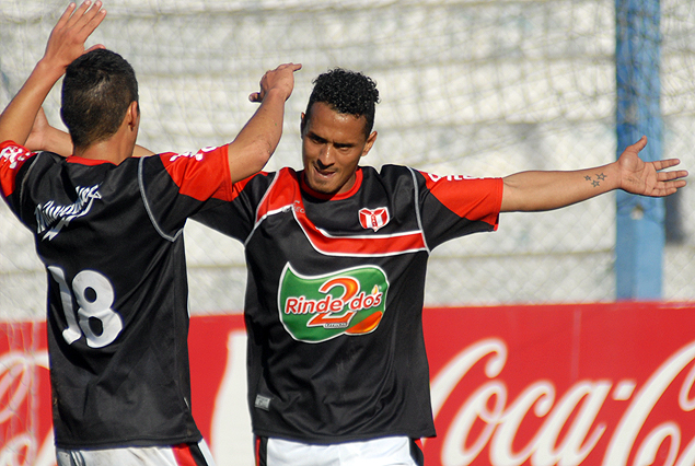 Momento de gol para Villa Teresa, con Yoel Burgueño como figura principal. 
