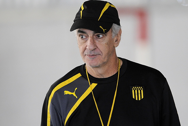 Jorge Fossati tendrá a Migliore y al brasileño; quiere reforzar el lateral derecho y el ataque.