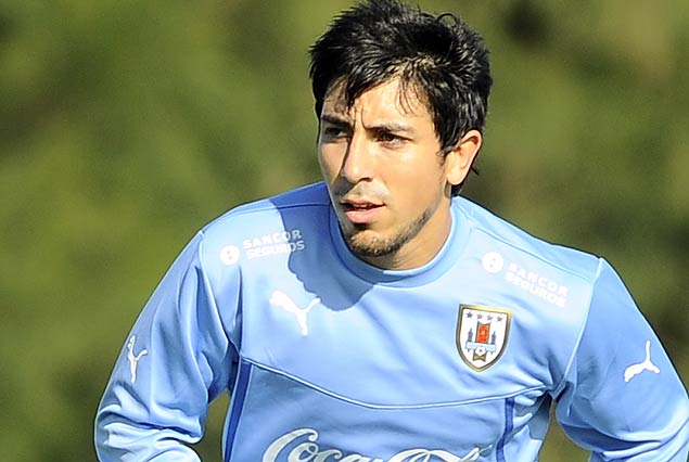 Jorge Fucile cierra vínculo con Santos y se viene para Nacional.