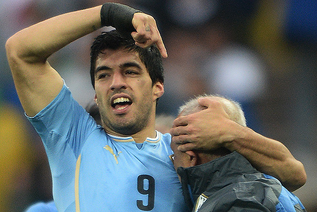 Tenfield.com » Luis Suárez con el brazalete