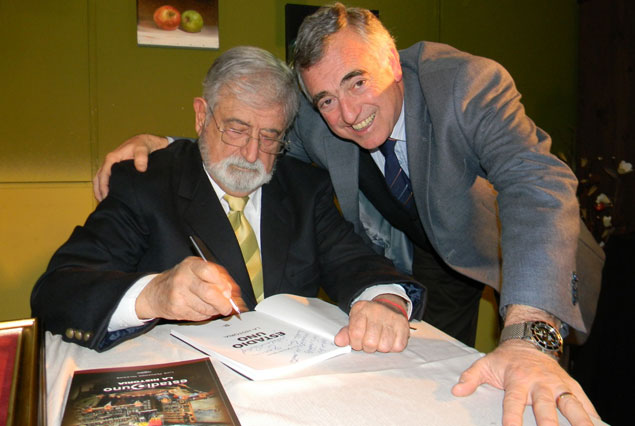 Julio Sánchez Padilla dedica el libro de "Estadio Uno" a Atilio Garrido autor de esta carta abierta.
