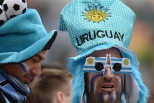 Cerca de 12.000 compatriotas tiñeron de celeste la tarde gris de San Pablo. 