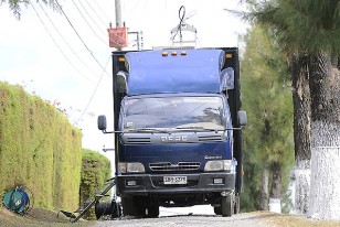 Este es el up-link que fue traído por cuatro funcionario de VTV desde Montevideo, por la ruta, para servir a la enorme teleaudiencia del canal.
