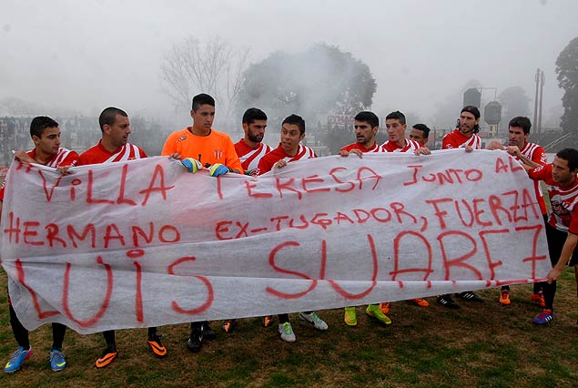 La pancarta de Villa Teresa en apoyo a Luis Suárez. 