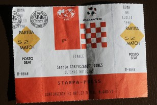 La entrada de Sergio con la que ingreso a la final de la Copa del Mundo de Italia'90 como enviado de "Ultimas Noticias".