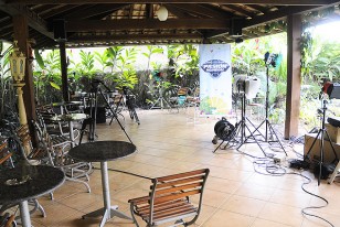 Este es el set, estudio de televisión que se armó en la casa de Marcelo Abdala en el "Solas Das Palmeiras" desde donde se emite "Pasión Mundial".