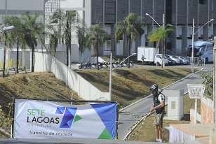 Otro de los vallados que detuvieron a los periodistas en todos aquellos lugares donde se podía acceder a zonas de observación.