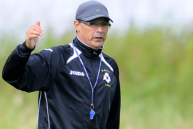 Alfredo Arias, tiene desde el domingo viaje a Buenos Aires, antes quiere contrataciones. 