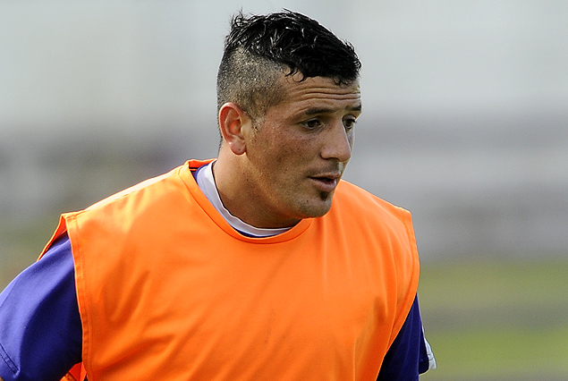 Aníbal Hernández, uno de los tres futbolistas que esperan un llamado para emigrar.
