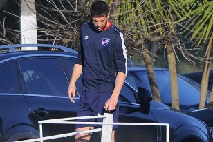 Jorge Bava camino a la sanidad. Realizó fisioterapia por el traumatismo en zona de pubis.