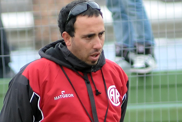 El Prof. Gabriel Da Silva, preparador físico de Rentistas.