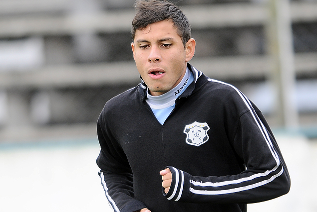 Mauricio Gómez entrena en Wanderers hasta el 31 y luego emigra. 