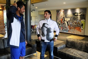 La imagen del viernes en la concentración de Nacional en el Hotel Regency donde el capitán Gustavo Munúa recibió a Gonzalo Porras, el nuevo gran refuerzo. 