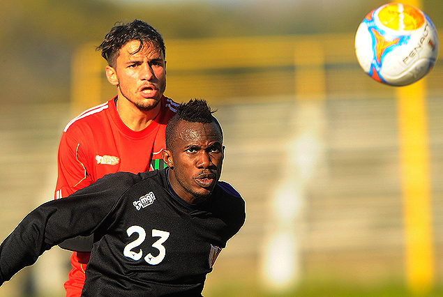 Cecilio Waterman seguido por la marca de Felipe Rodríguez.