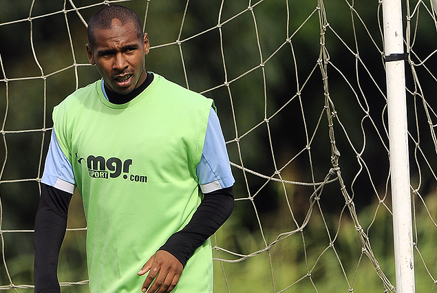 Santiago Martínez entrena en el "bohemio" con la expectativa de emigrar.