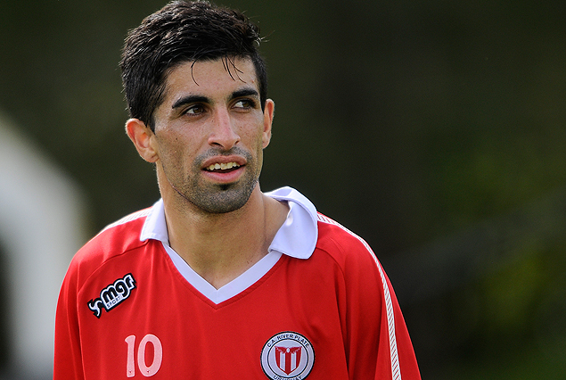 Michael Santos uno de los contratos renovados en los darseneros.