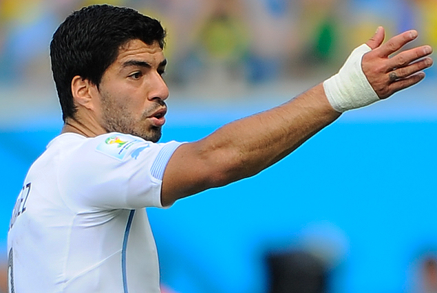 Luis Suárez desvela a la FIFA y todos los días se renuevan los capítulos de la suspensión.