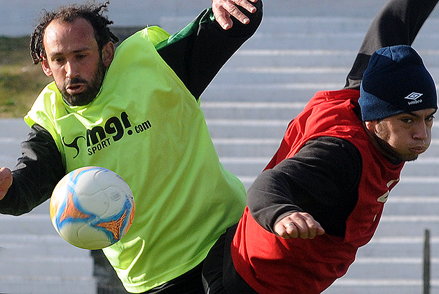 Ernesto Dudok e Ignacio González en el amistoso de Racing y Danubio.