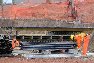 La construcción de las piezas de las gradas son otro vértice del trabajo. 