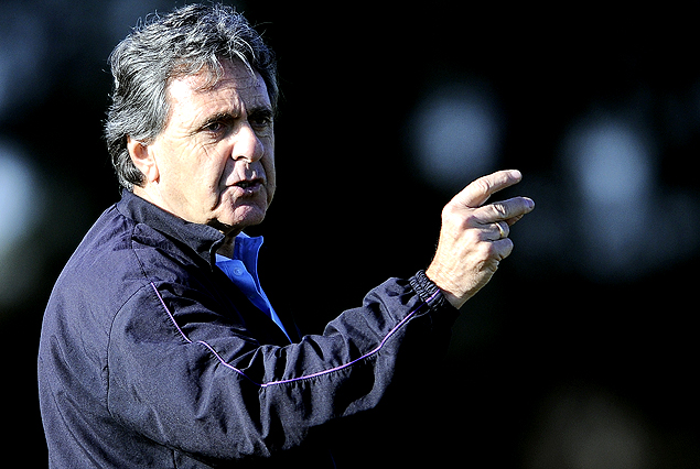 El Prof. Juan Antonio Tchakidjian, preparador físico de Fénix. 