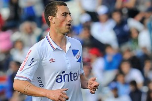 El zaguero José Aja debutó oficialmente en el primero tricolor.