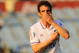 "Ganar hay que ganar siempre", afirmó Iván Alonso que festeja su conquista.