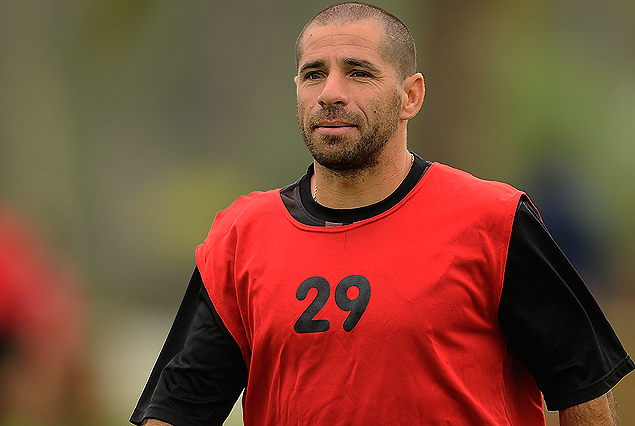 Andrés Aparicio habilitado y a la orden de Raúl Moller. 