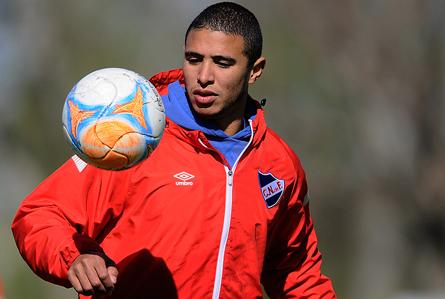 Diego Arismendi volvió a Los Céspedes el viernes, pelota y a la cancha en el entrenamiento. 