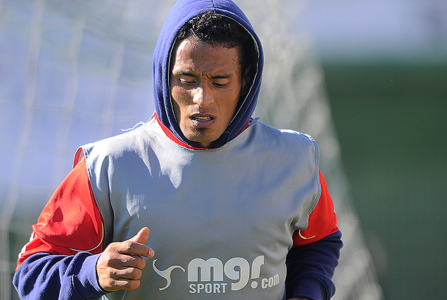 Joel Burgueño trabaja diferenciado por un traumatismo de gemelo. 