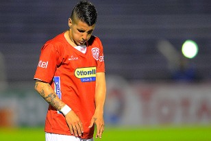 "Hicimos un buen partido, pero nos faltó suerte", afirmó Hugo Dorrego que se fue a puro lamento de la cancha.