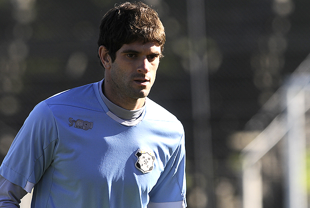 Gastón Bueno regresa a la zaga de Wanderers.