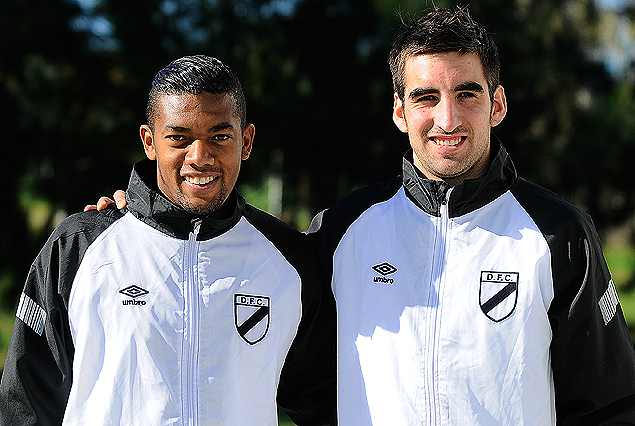 Los delanteros Santiago González y Matías Castro se presentaron el lunes y entrenaron en Danubio.