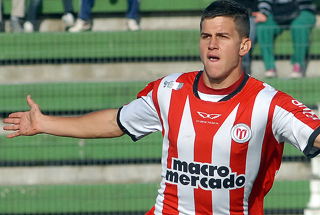 Leandro Rodríguez en la ofensiva de River Plate.