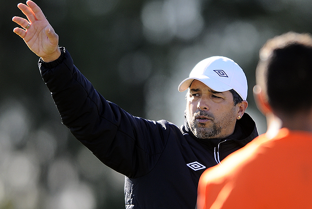 Leo Ramos, entrenador de Danubio, se quedó sin Jonathan Alvez.