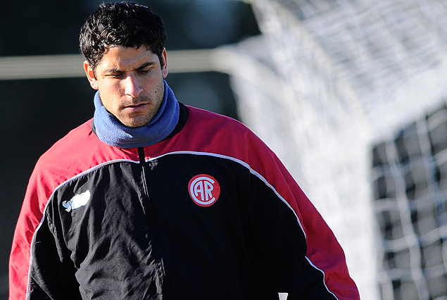 Guillermo Maidana afianzó la evolución del corte en el gemelo que demandó puntos de sutura. 