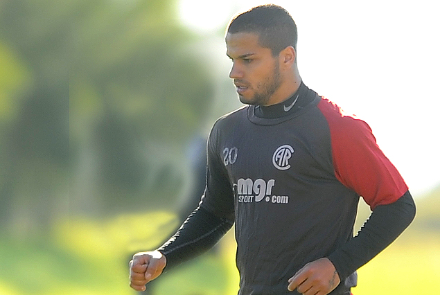 Nicolás Raguso no fue exigido a fondo por un golpe en el gemelo.