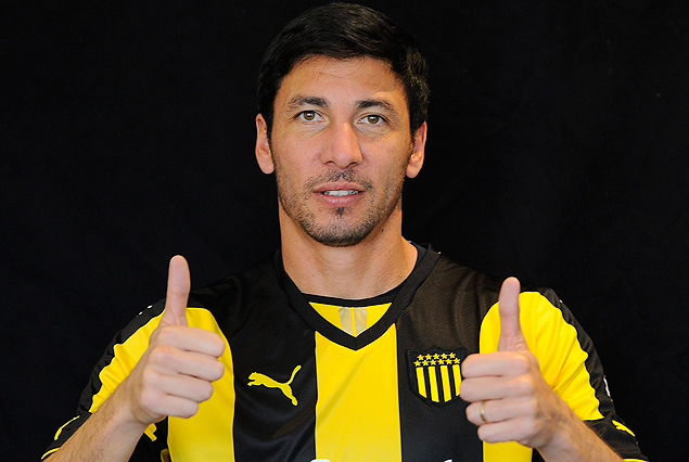 Juan Manuel Olivera renueva su historia con la camiseta de Peñarol; el jueves firmó contrato y entrenó en Los Aromos. 