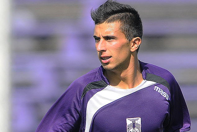 Leonardo Pais fue titular en el táctico violeta. 