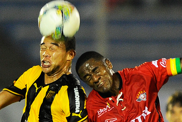 Jorge Wilstermann-Peñarol, el jueves a las 22.00 horas de Uruguay en Cochabamba.