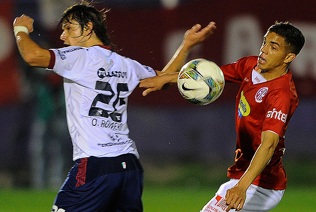 David Terans impulsó la ofensiva como en la jugada con Oscar Romero. 