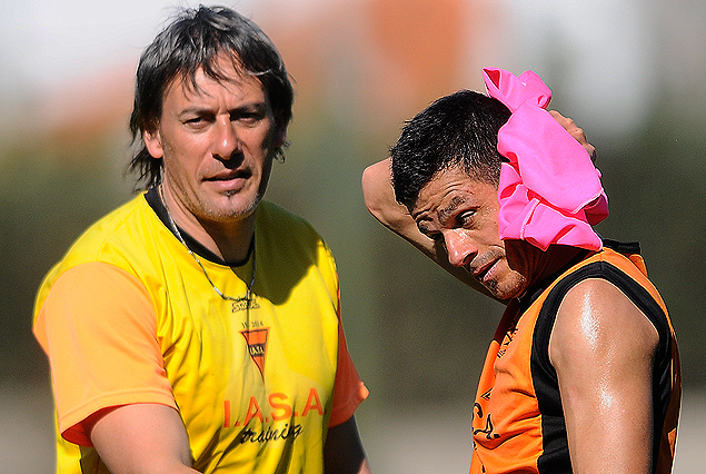 El técnico de Sud América, Jorge Vivaldo, junto a Richard Pellejero que será titular ante Nacional. 
