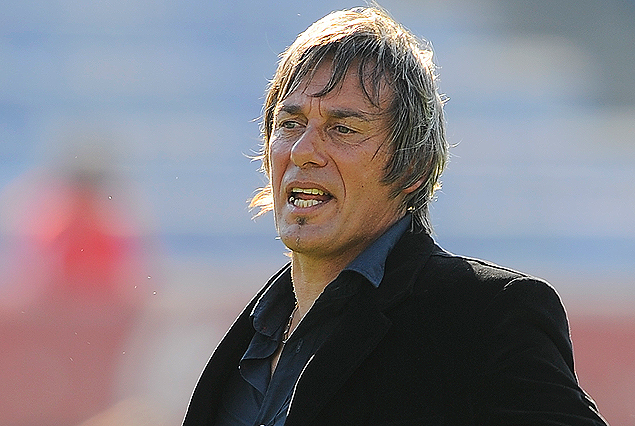 Jorge Vivaldo tuvo su debut como técnico en el Estadio Centenario. 