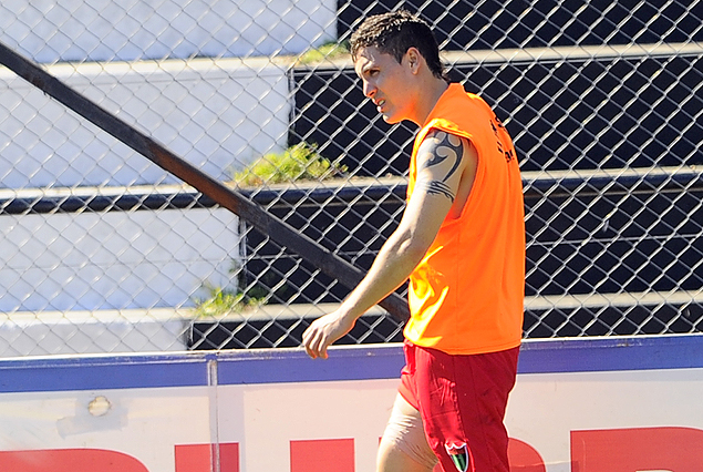 El volante argentino Alexander Del Corro se lesionó el domingo.