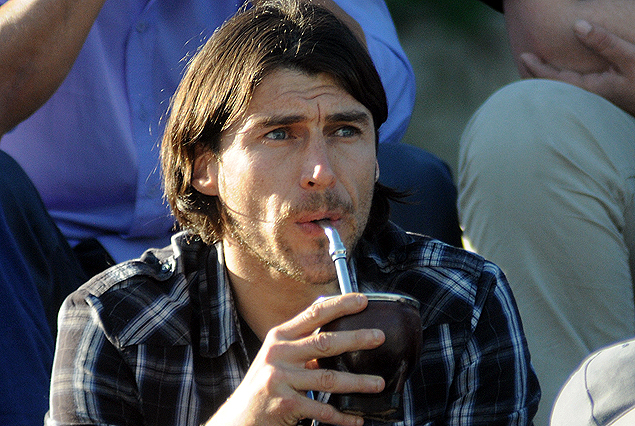 Alexander Medina a puro mate en la Tribuna de Capurro.