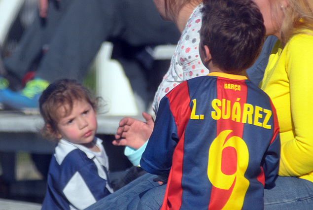 El día del niño y la camiseta 9 de Suárez en Capurro. 