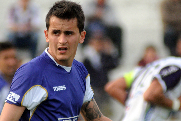 Adrián Luna mostró lo mejor del violeta en ataque.