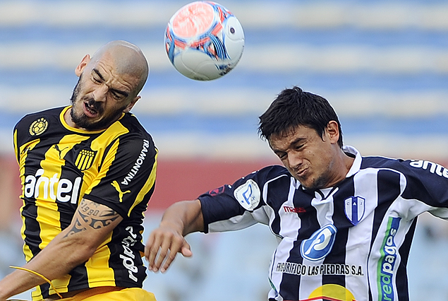 Juventud-Peñarol se enfrentan este domingo, a partir de las 15.00 en el Estadio Centenario.