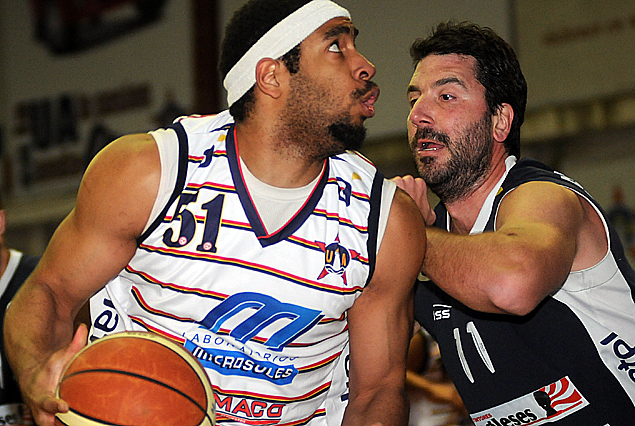 Unión Atlética le ganó a Stockolmo 83 a 82 en el último segundo.