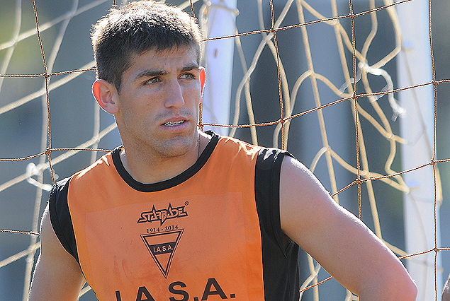 Mauricio Alonso convirtió un gol en la práctica con Albion.